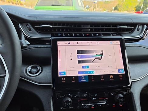 Used 2022 Jeep Grand Cherokee Limited 4xe image 32