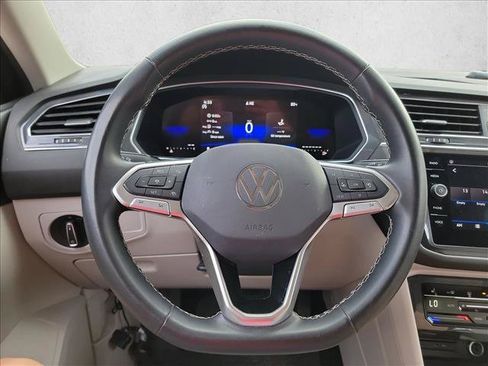 Used 2023 Volkswagen Tiguan SE w/ Panoramic Sunroof Package FWD image 19