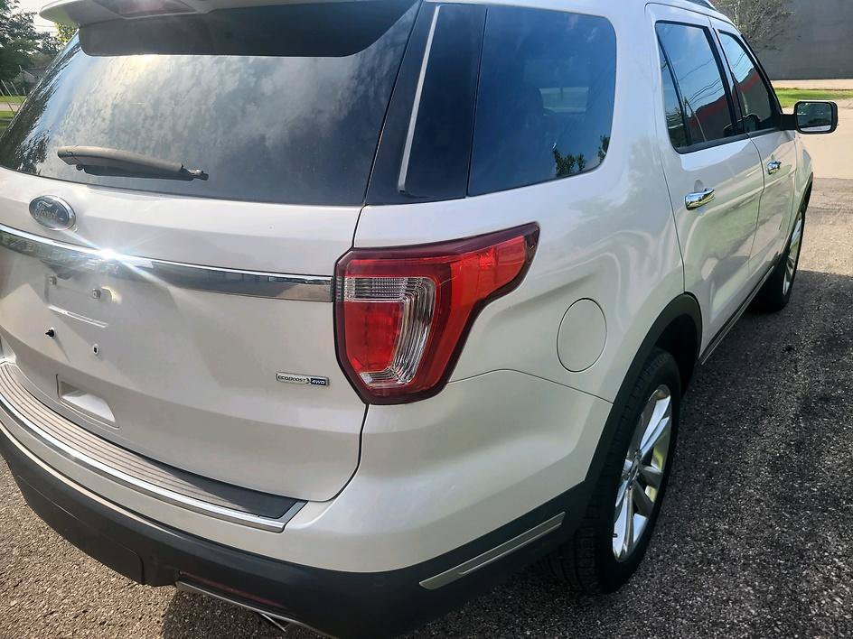 Used 2019 Ford Explorer Limited w/ Equipment Group 301A AWD/4WD image 15
