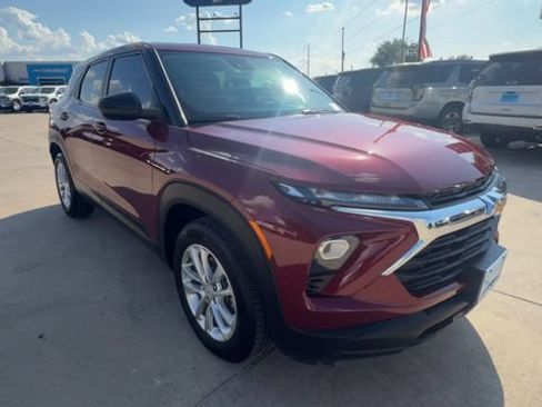 Used 2025 Chevrolet TrailBlazer LS w/ LS Convenience Package FWD image 2