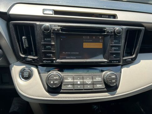 Used 2018 Toyota RAV4 XLE FWD image 17