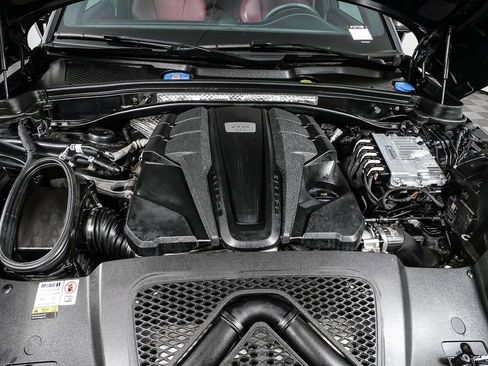Certified 2023 Porsche Macan GTS AWD/4WD image 37