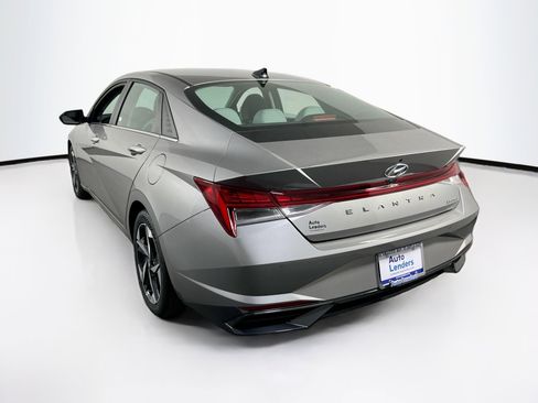 Used 2023 Hyundai Elantra Limited image 7