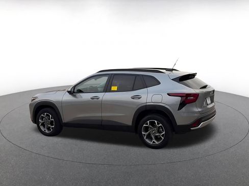 Used 2025 Chevrolet Trax LT image 10