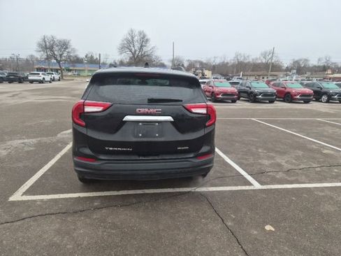 Used 2022 GMC Terrain SLE w/ Driver Convenience Package image 9