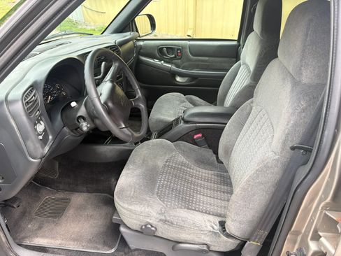 Used 2002 Chevrolet Blazer LS w/ Preferred Equipment Group RWD image 8