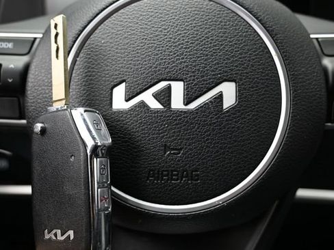 Used 2025 Kia Sportage LX AWD/4WD image 45