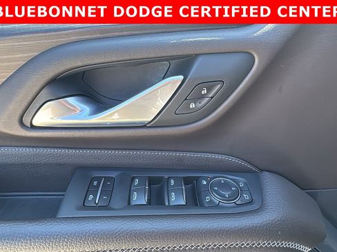 Used 2022 GMC Yukon Denali AWD/4WD image 13