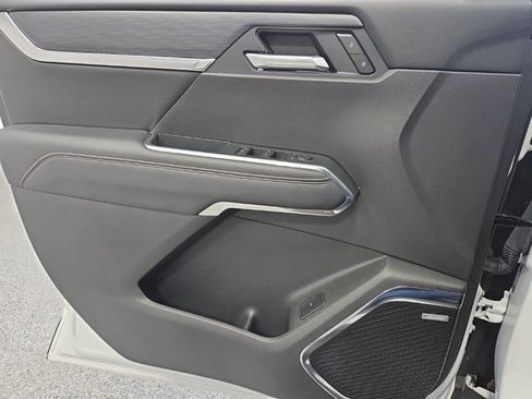 Used 2025 GMC Acadia Elevation image 30