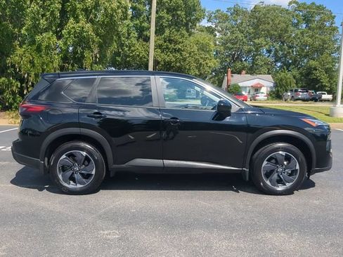 Used 2024 Nissan Rogue SV FWD image 3