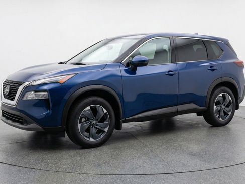 Used 2025 Nissan Rogue SV image 3