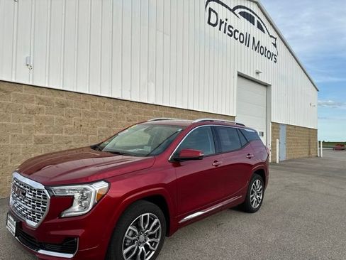 Used 2024 GMC Terrain Denali w/ Denali Premium Package AWD/4WD image 2