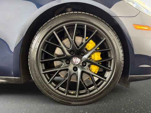 Used 2017 Porsche Panamera 4 AWD/4WD image 21