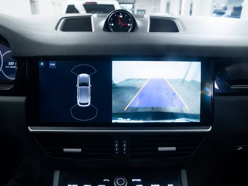Used 2019 Porsche Cayenne Base image 13