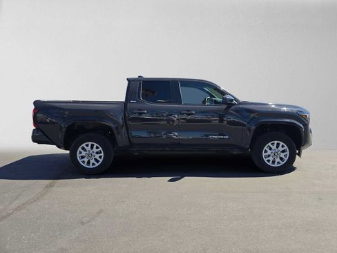 Certified 2025 Toyota Tacoma SR5 AWD/4WD image 2