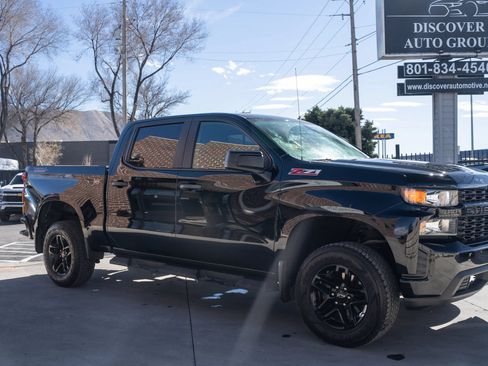 Used 2019 Chevrolet Silverado 1500 Custom Trail Boss AWD/4WD image 11