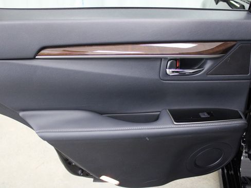 Used 2018 Lexus ES 300h image 19