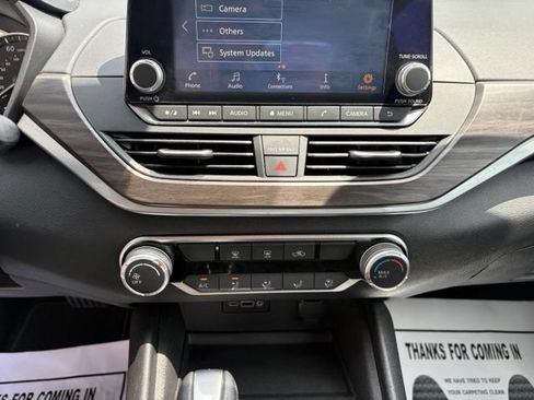 Used 2025 Nissan Altima 2.5 SV FWD image 18