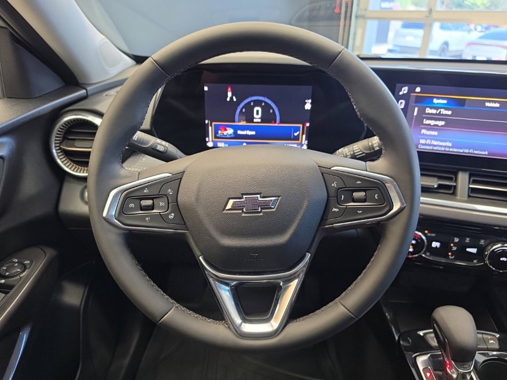 Used 2025 Chevrolet Trax ACTIV FWD image 18