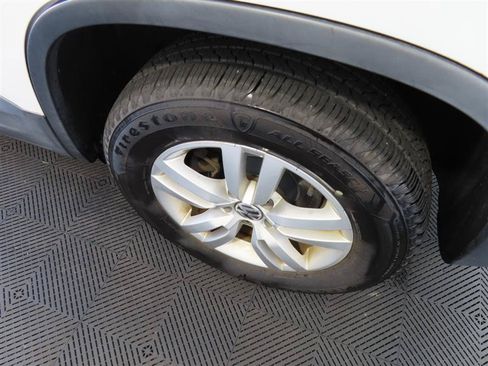 Used 2017 Volkswagen Tiguan S FWD image 8