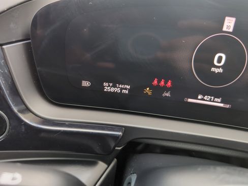 Used 2024 Porsche Cayenne Coupe image 25