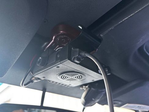 Used 2015 Jeep Wrangler Unlimited Rubicon w/ Connectivity Group image 29