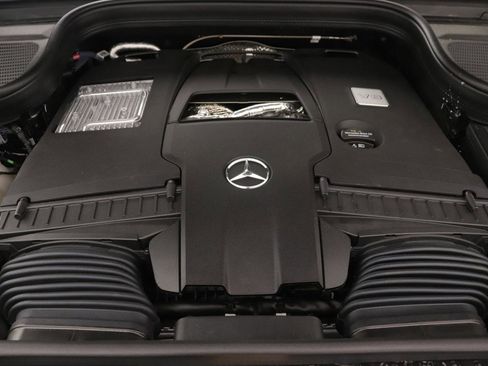 New 2026 Mercedes-Benz GLS 580 4MATIC image 9