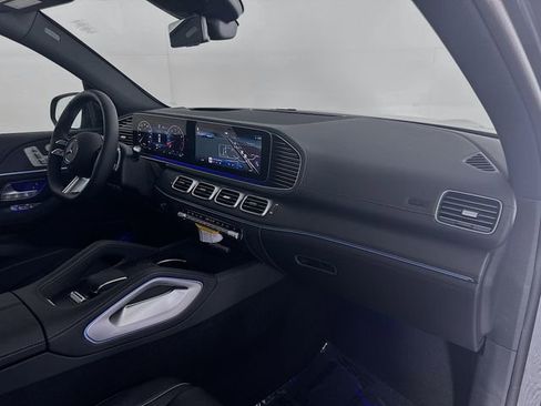 New 2026 Mercedes-Benz GLS 580 4MATIC image 32
