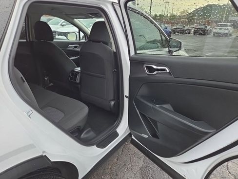 Used 2025 Kia Sportage LX AWD/4WD image 17