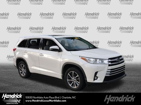 Used 2018 Toyota Highlander XLE FWD image 1