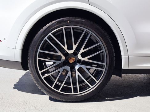 New 2026 Porsche Cayenne Coupe image 27