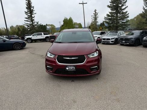 Used 2023 Chrysler Pacifica Touring-L AWD/4WD image 4