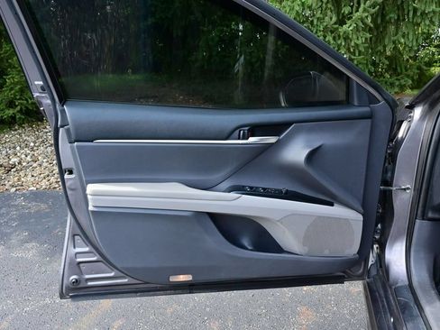 Used 2018 Toyota Camry SE w/ Moonroof Package FWD image 27