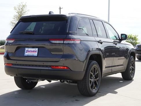New 2026 Jeep Grand Cherokee Altitude RWD image 9
