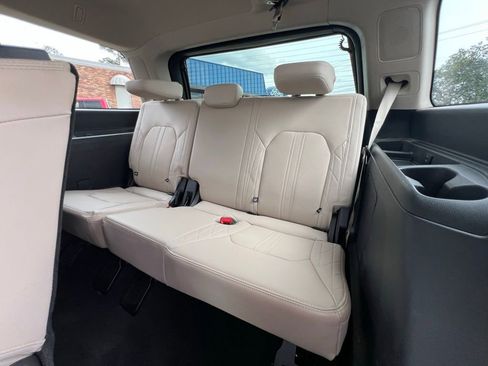 Used 2024 Ford Expedition Platinum AWD/4WD image 18