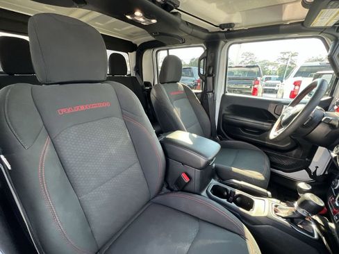 Used 2023 Jeep Gladiator Rubicon w/ Cold Weather Group image 19