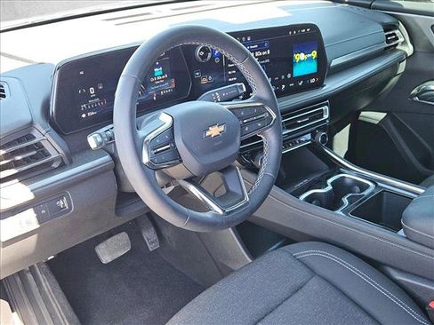 Used 2025 Chevrolet Traverse LT w/ Driver Confidence Package image 12