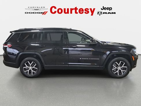 Certified 2024 Jeep Grand Cherokee L Limited w/ Luxury Tech Group II image 4