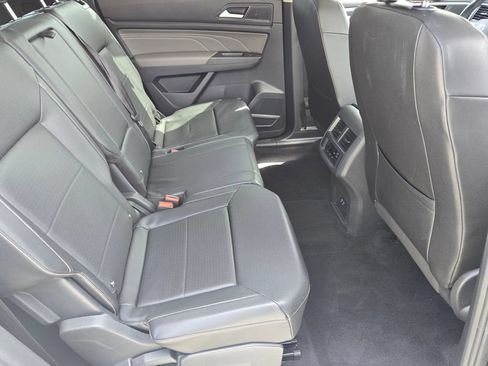 Certified 2023 Volkswagen Atlas SEL R-Line AWD/4WD image 18