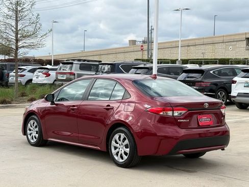 Used 2022 Toyota Corolla LE image 4