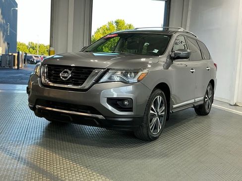 Used 2020 Nissan Pathfinder Platinum FWD image 2