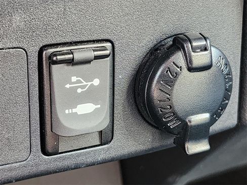 Used 2017 Toyota RAV4 SE AWD/4WD image 30