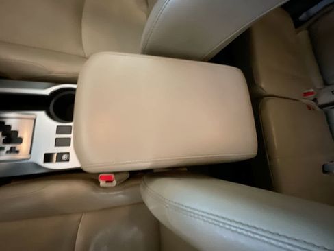 Used 2016 Toyota 4Runner Limited image 21