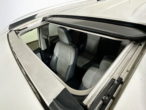 Used 2014 Toyota RAV4 Limited image 21