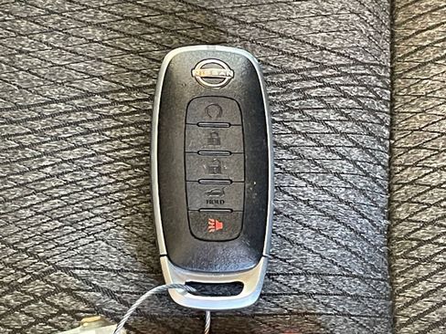 Used 2025 Nissan Rogue SV image 25