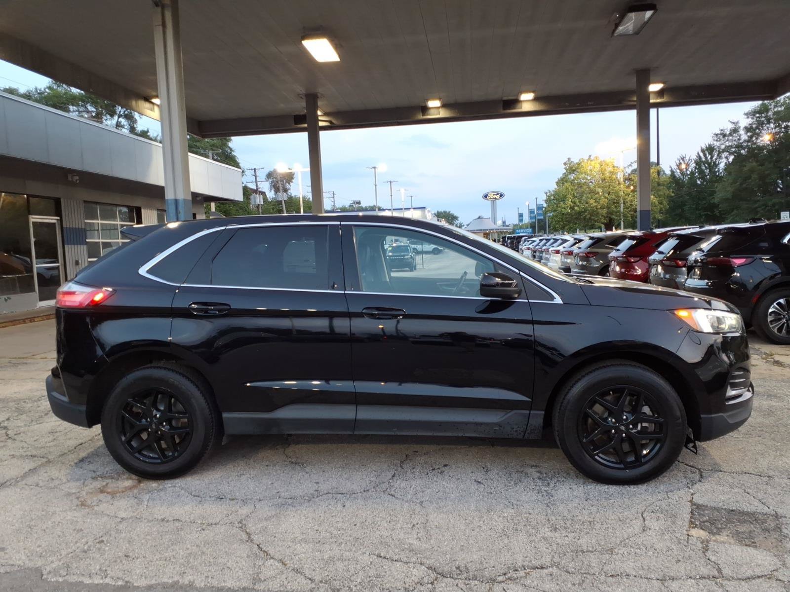 Used 2023 Ford Edge SEL AWD/4WD image 2