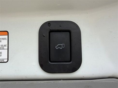 Used 2018 Toyota Sienna SE image 30