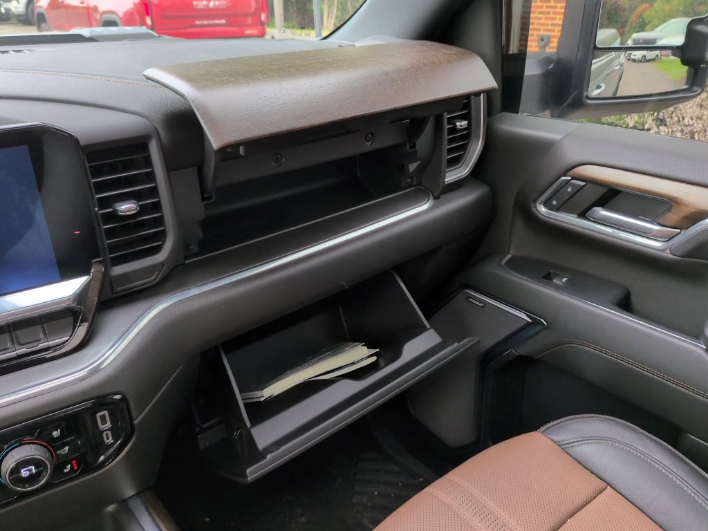 Used 2024 Chevrolet Silverado 2500 High Country w/ High Country Premium Package AWD/4WD image 31