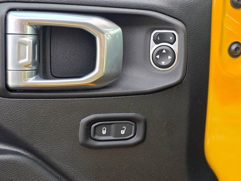 Used 2021 Jeep Wrangler Sport S image 16