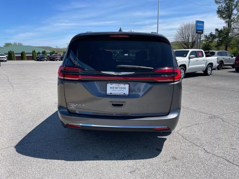 Used 2022 Chrysler Pacifica Touring-L FWD image 48